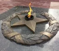 Бронзовый венок со звездой вечного огня в Красногвардейском (518550)